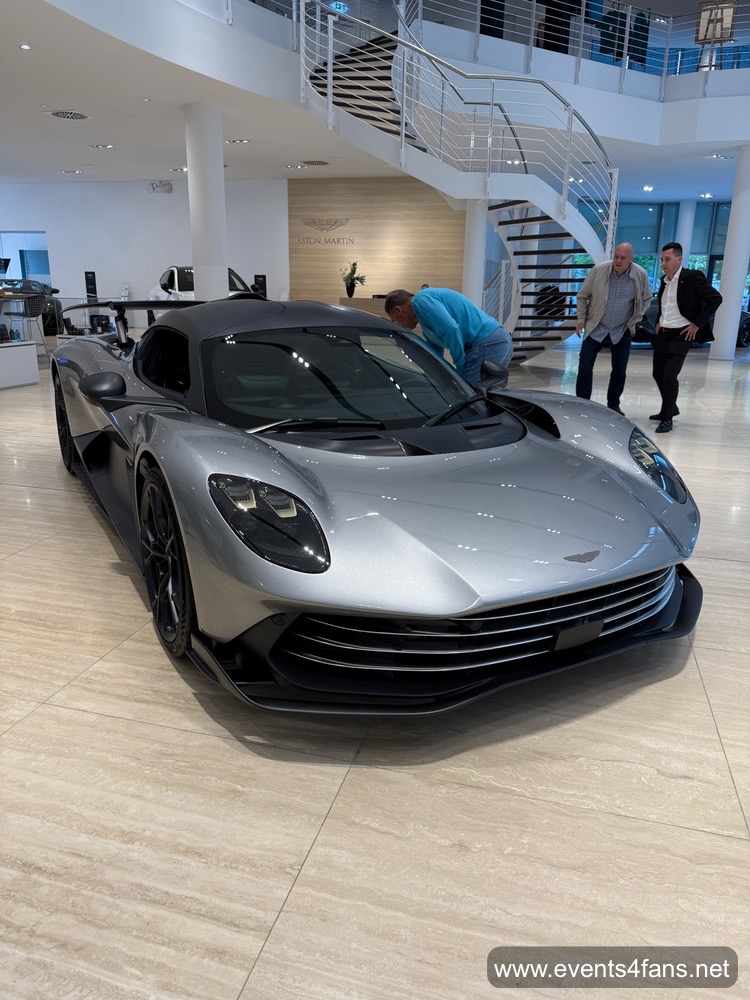 Aston Martin Valhalla 2025